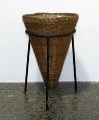 John Crichton [attributed], Plant stand