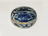 17th/18th century by Small Chinese blue and white box and cover, offered Dec 2013