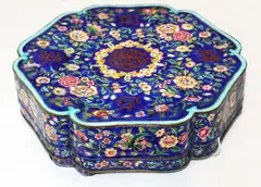 Large Chinese Canton enamel sweatmeat box and cover, 18th century