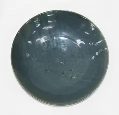 Rare large Chinese Swatow blue glazed bowl, Ming dynasty