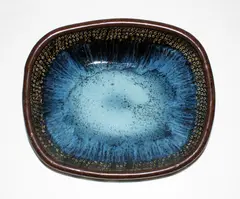 Stoneware dish by Len Castle, sold Oct 2013