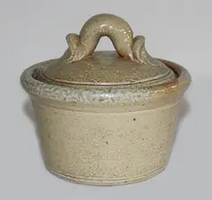 Renton Murray, Stoneware lidded dish