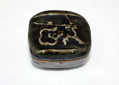 Lidded stoneware box by Len Castle, sold Jul 2013