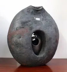 Patricia Perrin, Large stoneware vase