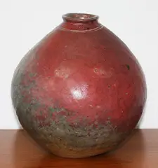 Roger Brittain, A large ovoid stoneware vase