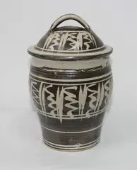 Peter Knuckey, Lidded stoneware pot