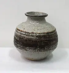 Early stoneware vase by Len Castle, sold May 2012