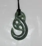 Theodorus Johannes Schoon, Carved pounamu inanga-variety manaia figure pendant