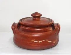 Barry Hockenhull, Stoneware casserole dish with shino glaze. Cipher mark to base.