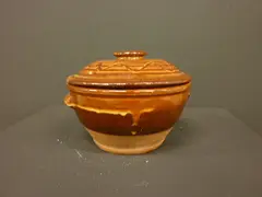 Winchcombe Pottery, Two lidded slipware casserole dishes