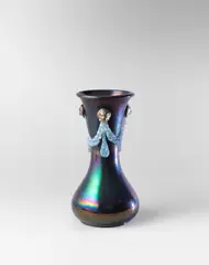 Giuseppe Barovier, Rare vase, 1910-1920, Iridescent glass with applied gold leaf