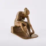 Gerhard Marcks, Hockende, den Fuß fassend