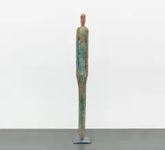 Walter Schembs, Ohne Titel (Figur), 2000, Holz, teilweise farbig gefasst, auf Metallfuß
