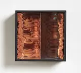 Ferdinand Spindel, Ohne Titel, 1968, Schaumstoff und gewölbte Spiegel, in schwarzem Holzkasten