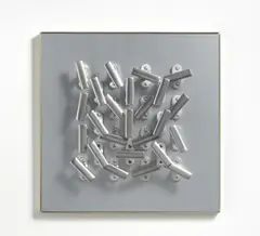 Rolf Glasmeier, Kaufhaus-Objekt, 1971, Ganzoliven (Fenstergriffe) auf Eloxplatte auf Sperrholz