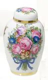 Nymphenburg, Kleine Deckelvase mit Blumenbouquet