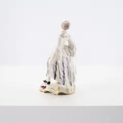 Frankenthal, Dame in Tanzpose, Porzellan, polychrom staffiert, gold konturiert.