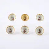 Meissen, Folge von sechs Koppchen mit Unterschalen, Porzellan, polychrom und gold staffiert.