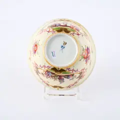 Große Kumme mit Chinoiserien by Meissen, Porzellan, polychrom und gold staffiert., sold May 2026