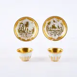 Meissen, Sieben Teile aus einem Service mit goldradierten Chinoiserien und Kannelurenfries, Porzellan, radierter Golddekor, vergoldete Silbermontierung.