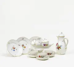 Kaffeeservice Blumendekor by Kpm, Porzellan, farbig und gold staffiert, sold Oct 2013