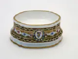 Sèvres, Saliere mit Blumendekor