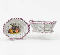 Paar Zierkörbe mit Figurenstaffage by Kpm, Porzellan, farbig staffiert, sold Jan 2014