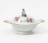 Meissen, Terrine mit Putto, Porzellan, farbig und gold staffiert