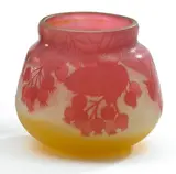 Émile Gallé, Kleine Vase mit Elsbeerdekor