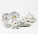 Meissen, Speiseservice Blumendekor, Porzellan, farbig und gold staffiert