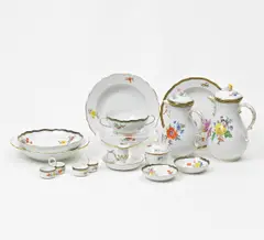 Meissen, Kaffee- und Speiserestservice Blumendekor, Porzellan, farbig und gold staffiert