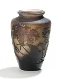 Émile Gallé, Kleine Vase 'Primevères', Farbloses Glas, milchig weiß und violett hinterfangen