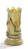 Loetz Witwe, Vase in Baumstammform mit Schlange