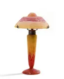Tischleuchte by Cristallerie Daum, Farbloses Glas milchig weiß hinterfangen, mit rosafarbenen Pulvereinschmelzungen, sold Nov 2014