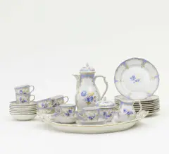Kaffeeservice Blumendekor by Kpm, Porzellan, blau und gold staffiert, sold Jun 2014
