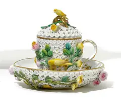 Schneeballen Deckeltasse by Meissen, Porzellan, farbig und gold staffiert, sold May 2014