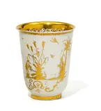 Meissen, Becher mit Goldchinesen, Porzellan, gold staffiert und radiert