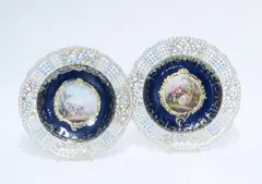 Paar Durchbruchteller mit Watteauszenen by Meissen, Porzellan, farbig und gold staffiert, sold Nov 2014
