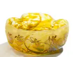 Cristallerie Daum, Schale mit Orchideen, Farbloses Glas, flockig gelbe und orangefarbene Pulvereinschmelzungen