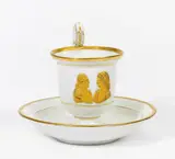 Meissen, Tasse mit Doppelporträt und Untertasse, Porzellan, gold staffiert