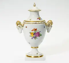 Deckelvase mit Widderköpfen by Fürstenberg, Porzellan, farbig und gold staffiert, sold Jan 2015