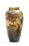 Vase mit Blumendekor by Émile Gallé, Farbloses Glas rauchgrau, violett und moosgrün überfangen, sold Nov 2014