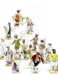Meissen, 14 Figuren aus der Commedia dell'Arte, Porzellan, farbig und gold staffiert