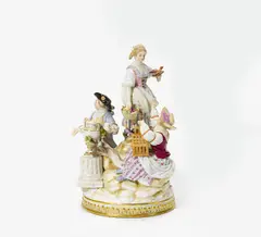 Gruppe 'Vogelfänger' by Meissen, Porzellan, farbig und gold staffiert, sold Jan 2017