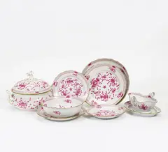 Speiseservice Indianische Blume by Meissen, Porzellan, purpur und gold staffiert, sold Jan 2015