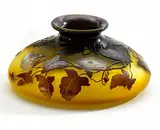 Flache Vase mit Prachtwindendekor by Émile Gallé, Farbloses Glas, gelb hinterfangen, sold May 2015