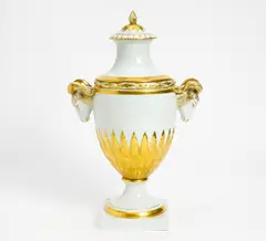 Deckelvase mit Widderköpfen by Fürstenberg, Porzellan, gold staffiert, sold Jan 2016