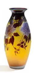 Émile Gallé, Vase mit Clematisdekor, Farbloses Glas, gelb hinterfangen