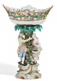 Tafelaufsatz mit tanzendem Paar by Meissen, Porzellan, farbig und gold staffiert, sold Nov 2015