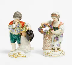 Zwei Gärtnerkinder by Meissen, Porzellan, farbig und gold staffiert, sold Jan 2016